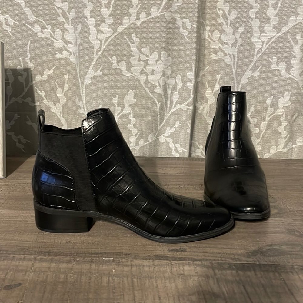 Dolce Vita Croc Booties sz 10